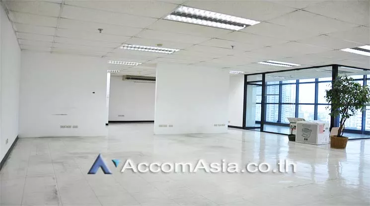 unit Office space For Rent in Sukhumvit, Bangkok  near BTS Ekkamai (AA13795)